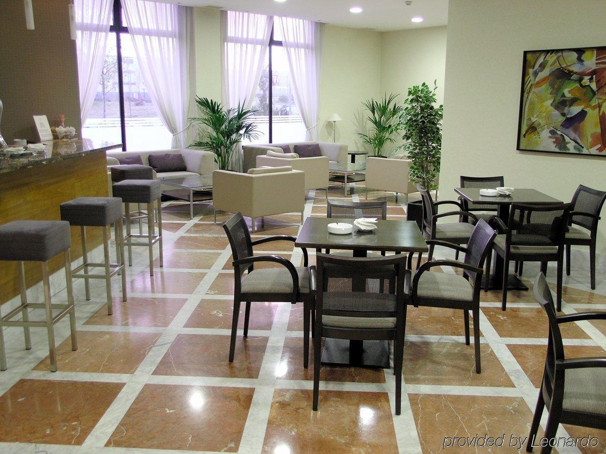 מלון בואדילה דל מונטה Th Boadilla מסעדה תמונה
